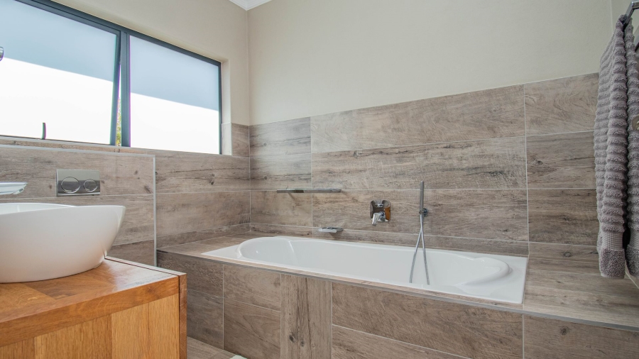 5 Bedroom Property for Sale in The Coves North West
